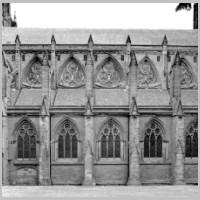 Lichfield Cathedral, photo by Heinz Theuerkauf.jpg